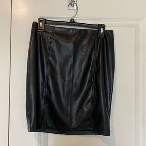 Large Haute monde black skirt